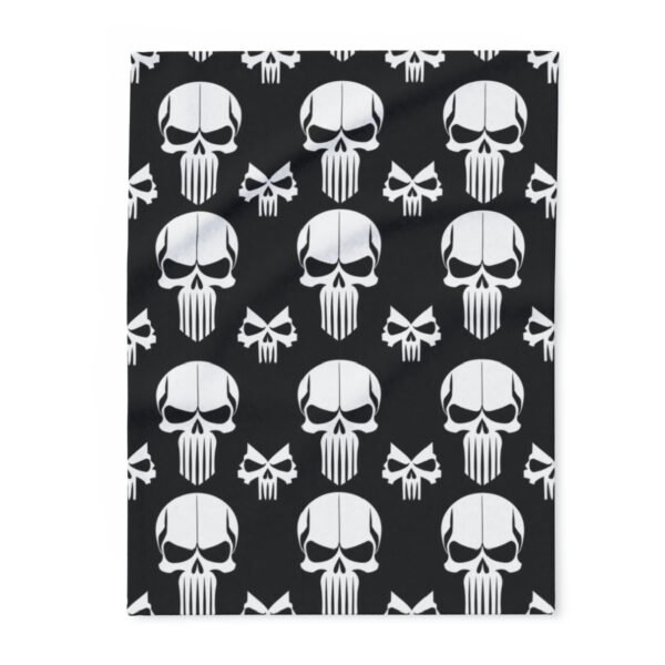 White Skulls on Black - 3 Different Sizes - Arctic Fleece Blanket